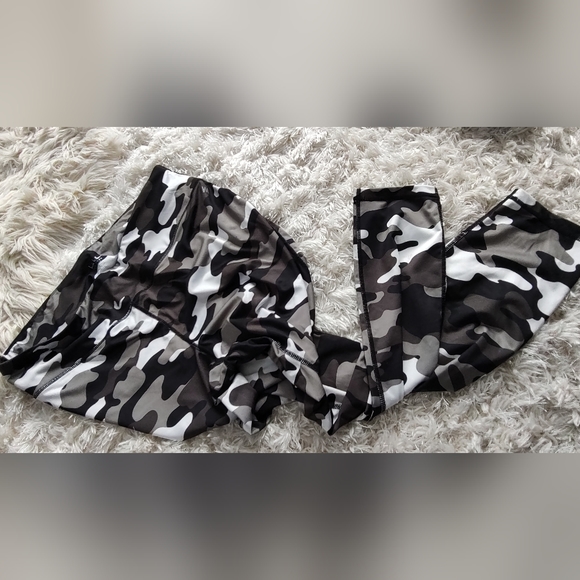 Nicole by Nicole Miller Pants - Nicole Miller Camouflage Leggings 1X